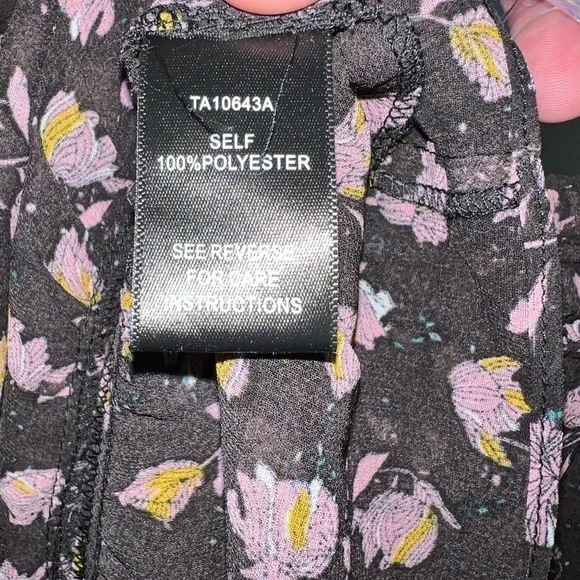 Aakaa Ladies Black and Purple Flower Blouse Size Medium - Picture 4 of 5